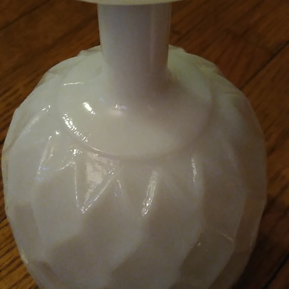 Vintage milk glass goblet EUC - Picture 7 of 7